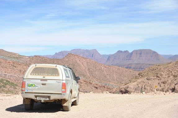Fiona enfrenta estradas de rípio e lindas paisagens na viagem entre Potosí e Tarija - Boívia
